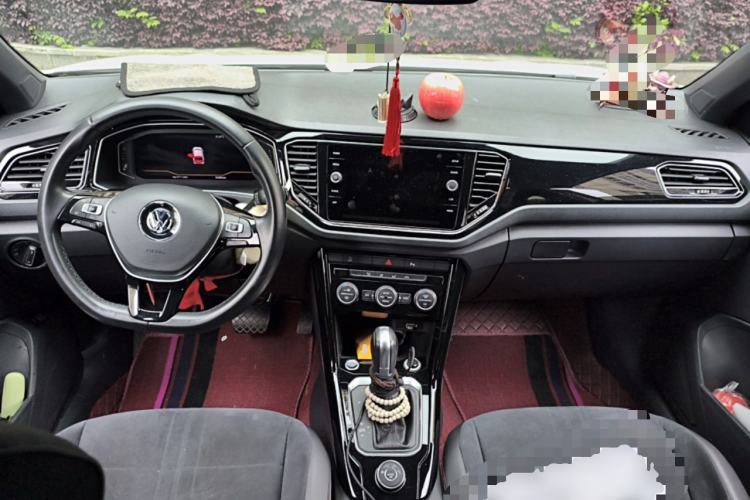 Used Volkswagen T-ROC 2018 280TSI DSG Four-Wheel Drive Luxury Version China V Emission Standard Center Console