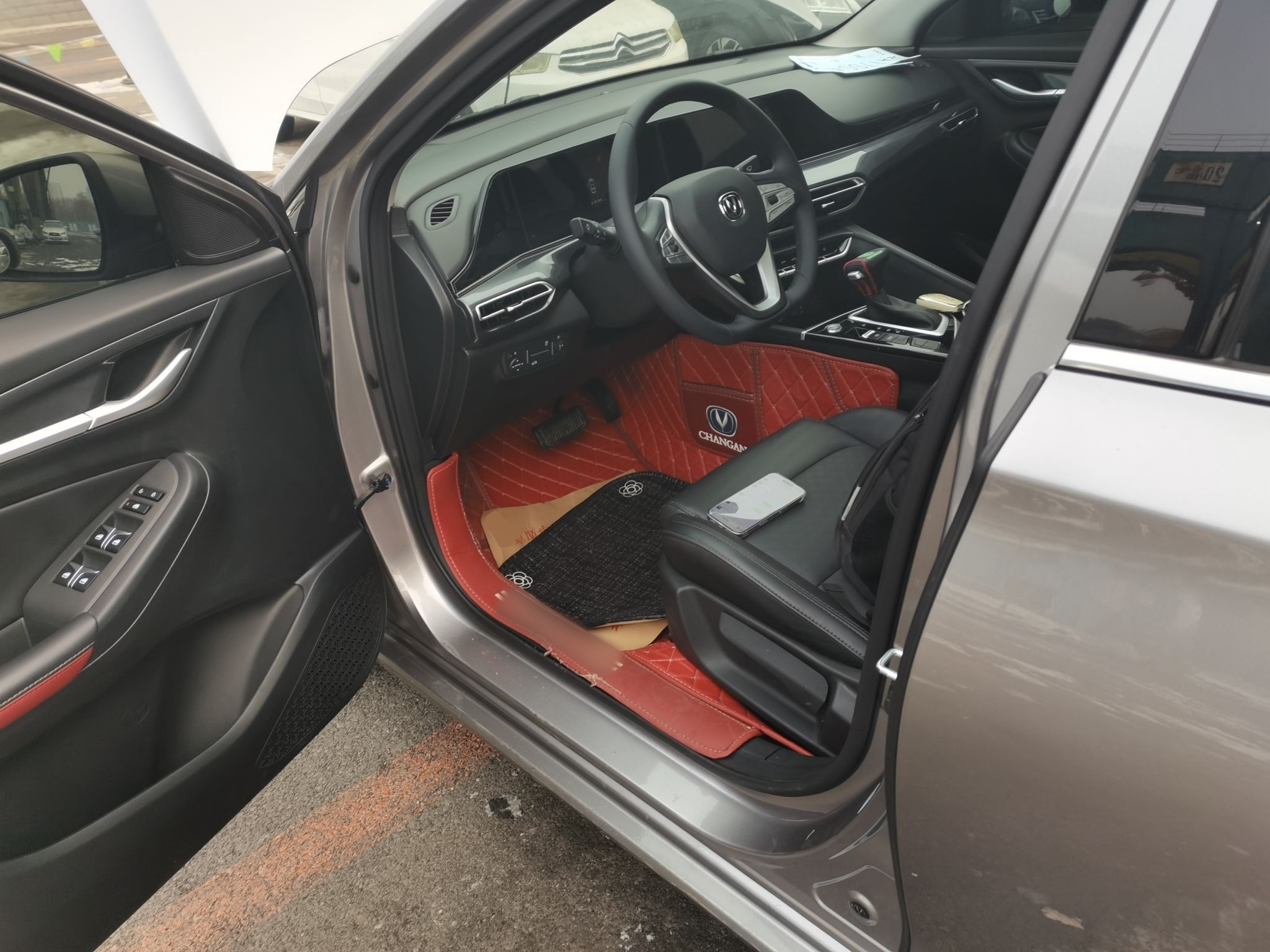 Переднее сиденье в автомобиле