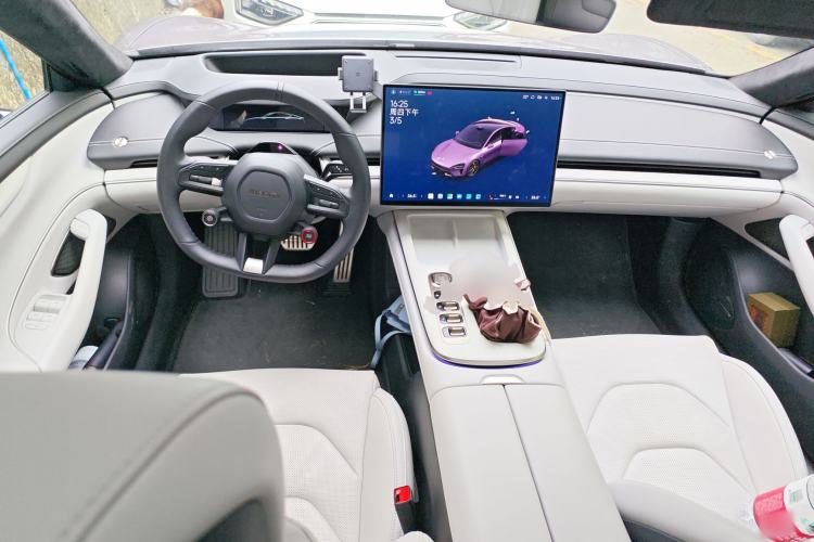 Used Xiaomi Auto SU7 2024 Four-Wheel Drive Ultra-Long Range Advanced Intelligent Driving Max Edition Center Console