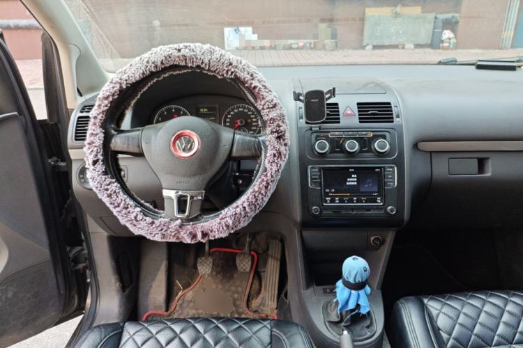 Used Volkswagen Touran 2015 1.4T Manual Fashion Edition 5-Seater Steering Wheel