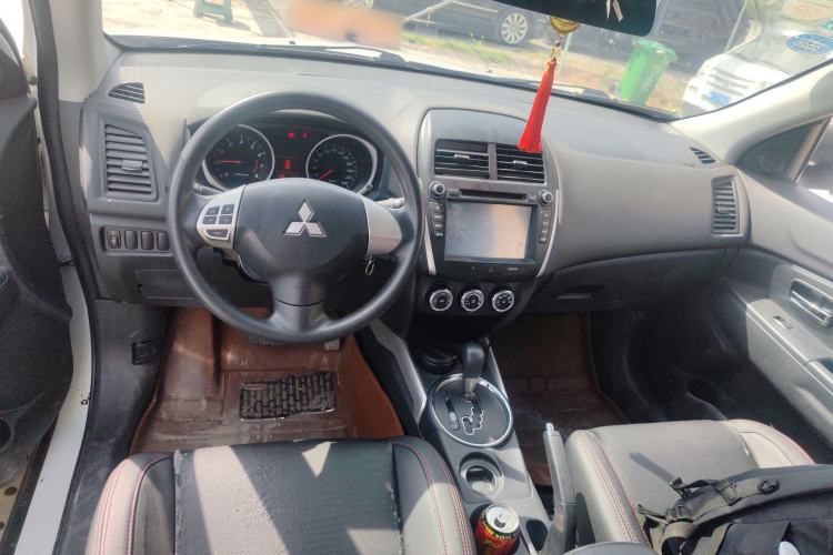 Used Mitsubishi ASX 2013 2.0L CVT Two-Wheel Drive Elite Edition Center Console