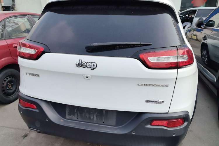 Used Jeep Cherokee 2016 2.0L Superior Edition