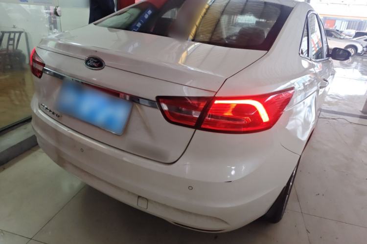 Used Ford Escort 2015 1.5L Automatic Fashion Model Rear Right 45 Deg