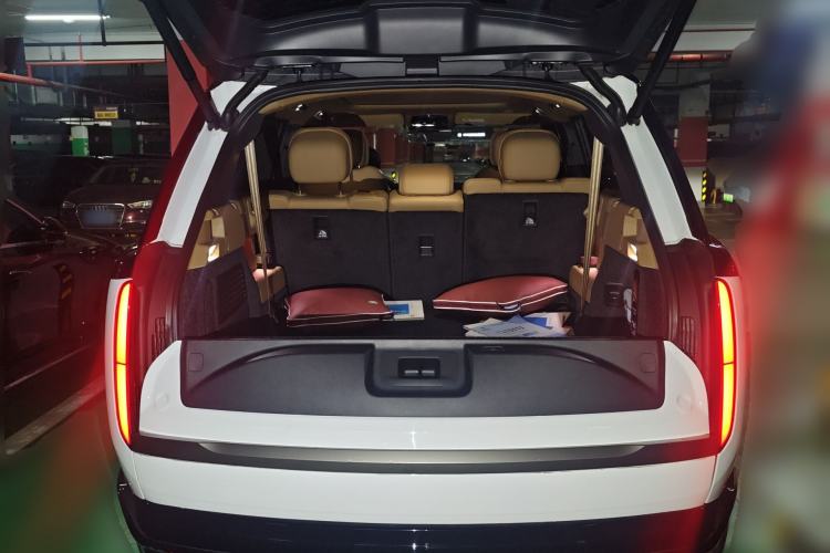 Used Land Rover Range 2023 3.0 L6 400 PS Prestige Seven-Seater Extended Version Trunk