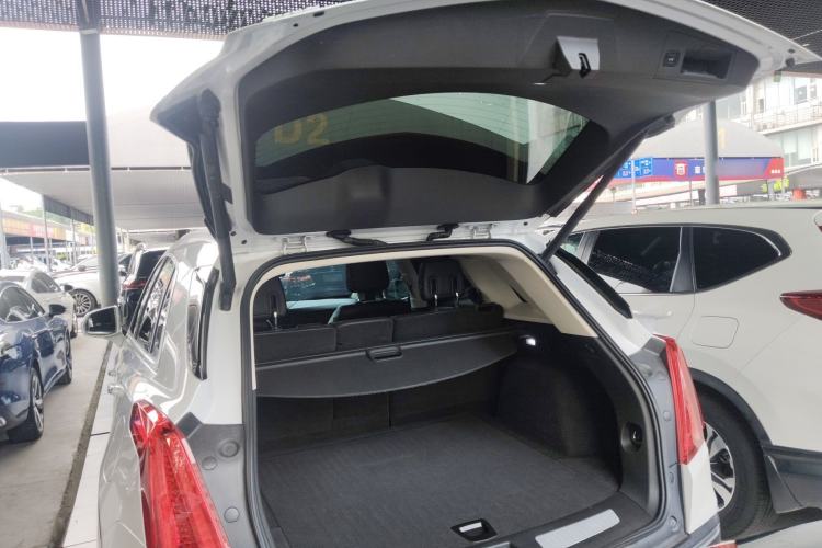 Used Cadillac XT5 2016 25T Luxury Model Trunk