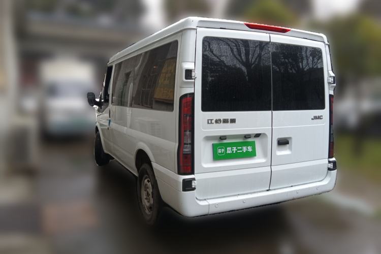 Used JMC Fushun 2023 2.0T Automatic Short-Wheelbase Low-Roof Commercial Van 2/3 Seats with Dual-Opening Tailgate