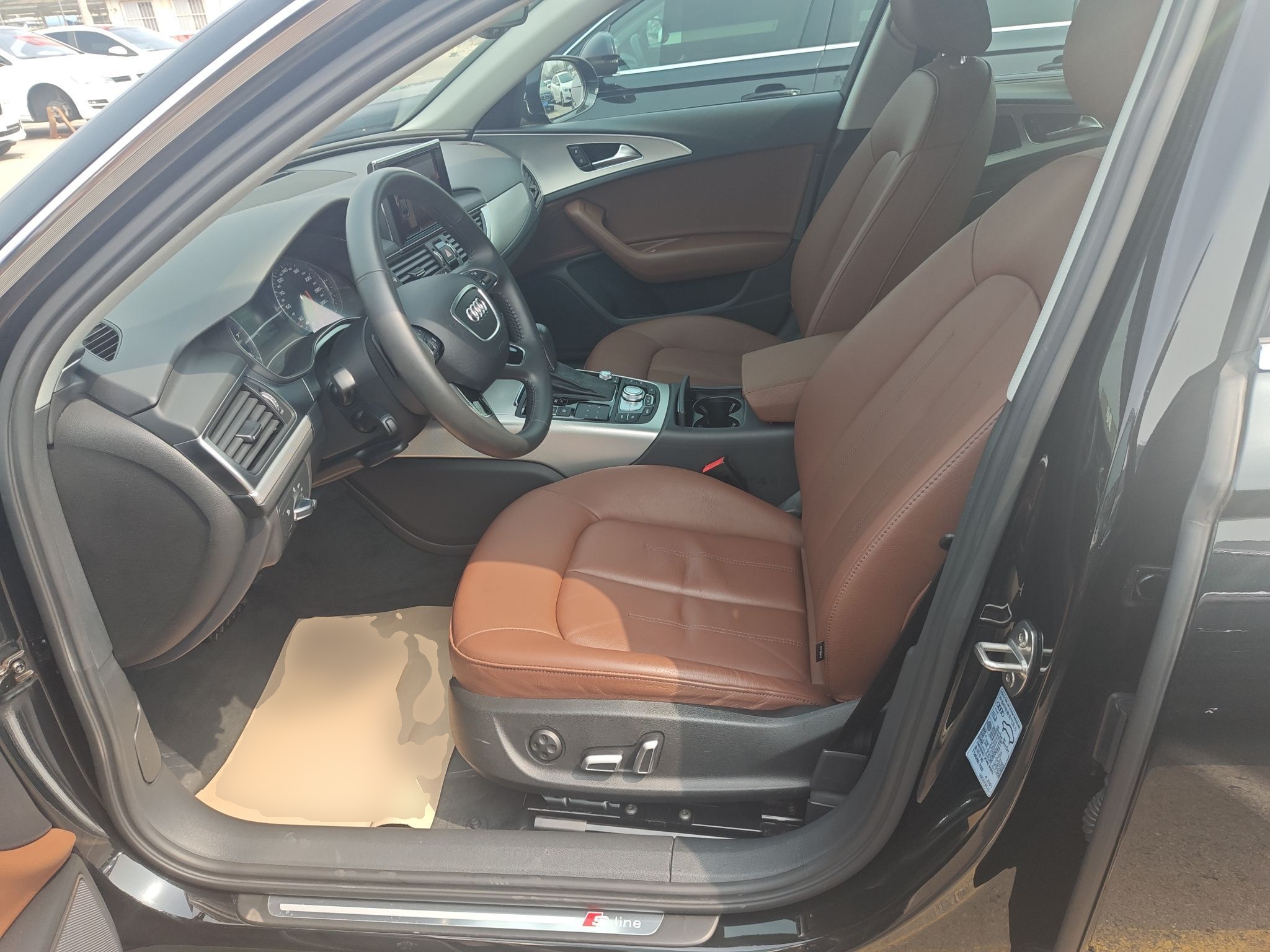 Переднее сиденье в автомобиле