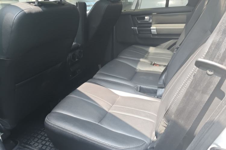 Used Land Rover Discovery 2015 3.0 SC V6 HSE Left Rear Seat