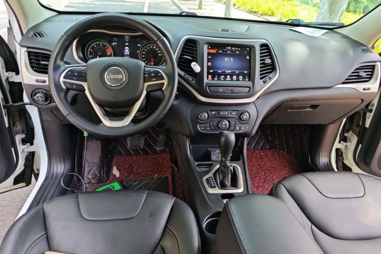 Used Jeep Cherokee 2017 2.0L Superior Edition
