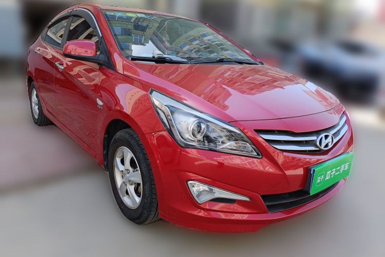 Used Hyundai Verna (older generation) 2014 1.4L Automatic Leading-Edge GLX Front Right 45 Deg