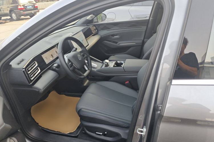 Used BYD Qin L 2025 DM-i Smart Drive 120KM Superior Model
