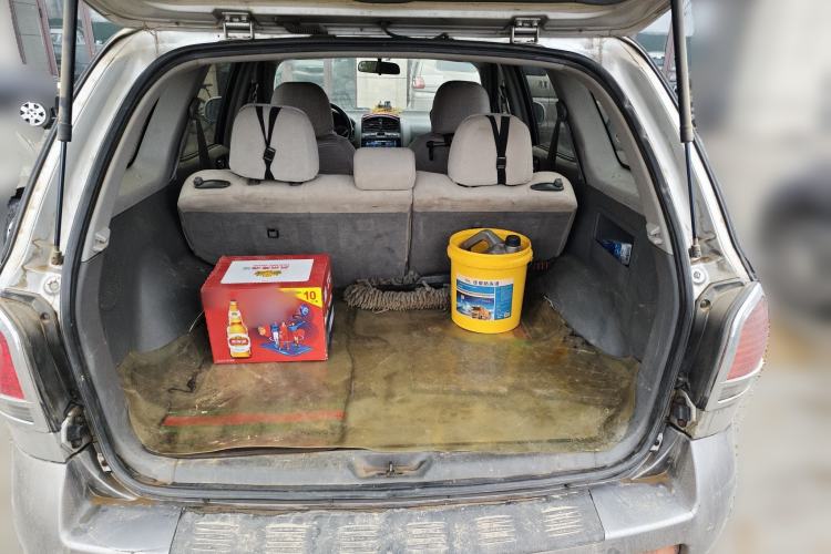 Used Huatai Santa Fe Classic 2009 2.0T Diesel Manual Two-Wheel Drive Comfort Version Trunk