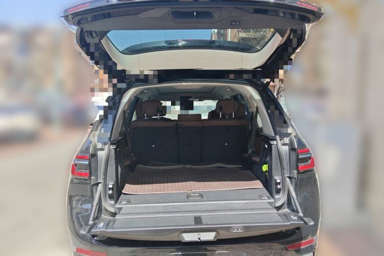 Used BMW X7 2023 xDrive40i Luxury Package with Leading Features