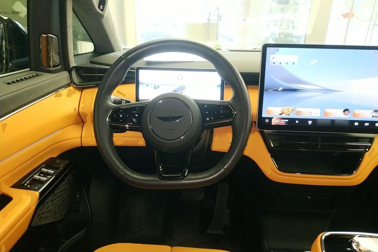 Used Geely Galaxy LEVC L380 2024 140-Degree 6-Seater All-Wheel-Drive Ultra
