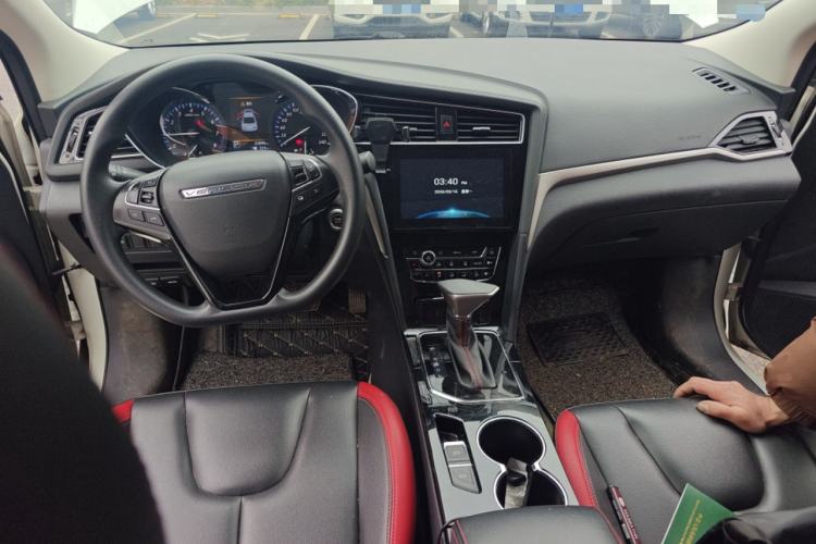 Used Venucia D60 2019 100 000 Honor 1.6L XL CVT Chenku Edition China V Standard Center Console
