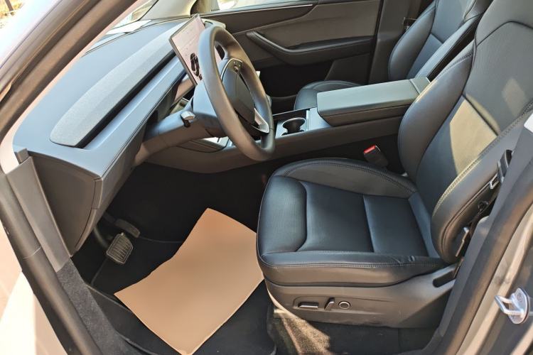 Used Tesla Model Y 2025 Rear-Wheel-Drive Version