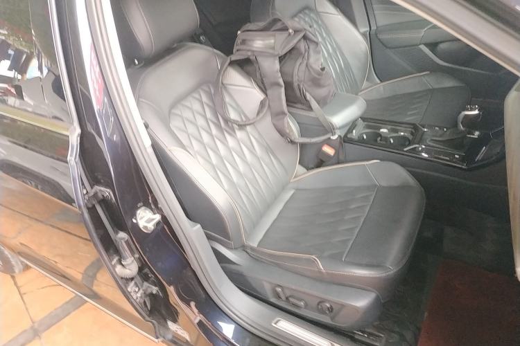 Used Volkswagen Passat 2020 Revised Version 330TSI Luxury Edition China VI Standard