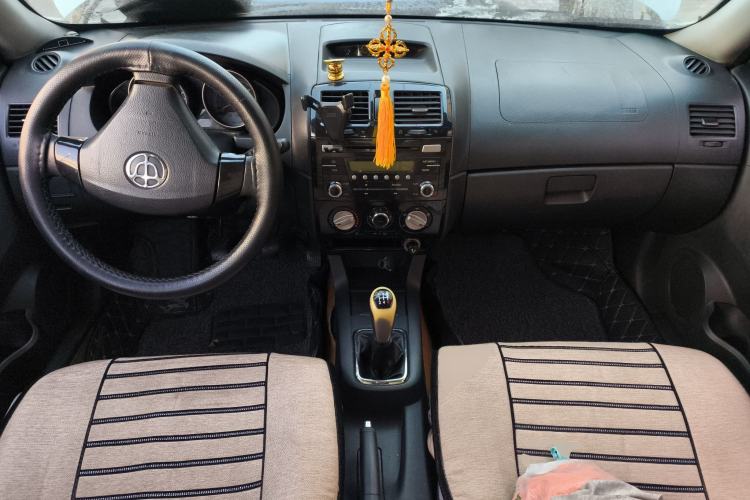 Used Brilliance Junjie FRV 2008 1.3L Manual Comfort Version Center Console