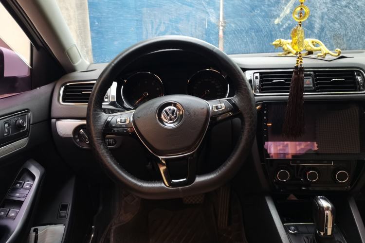 Used Volkswagen Sagitar 2017 230TSI Automatic Comfort Version Steering Wheel