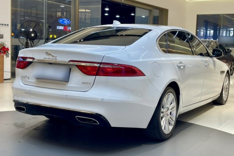 Used Jaguar XFL 2018 XFL 2.0T 250 PS Premium Edition
