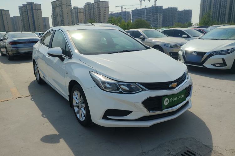 Used Chevrolet Cruze 2017 1.5L Automatic Pioneer Sunroof Edition Front Right 45 Deg
