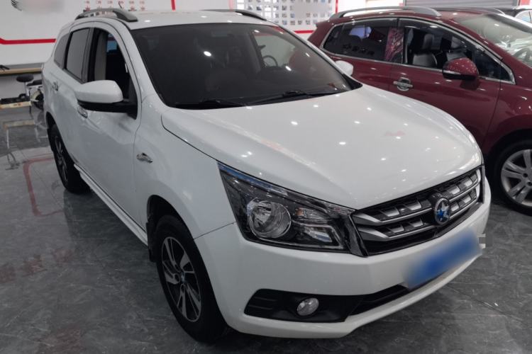 Used Venucia T70 2016 1.6L Manual Ruixing Edition Front Right 45 Deg