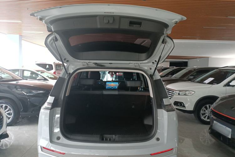 Used AION Y 2023 Younger Star Edition Trunk