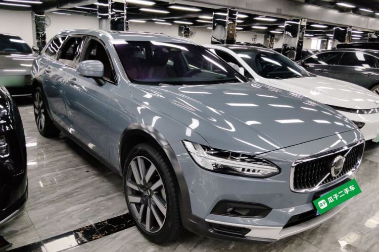 Used Volvo V90 2022 Cross Country B5 AWD Prestige Edition Exterior 1