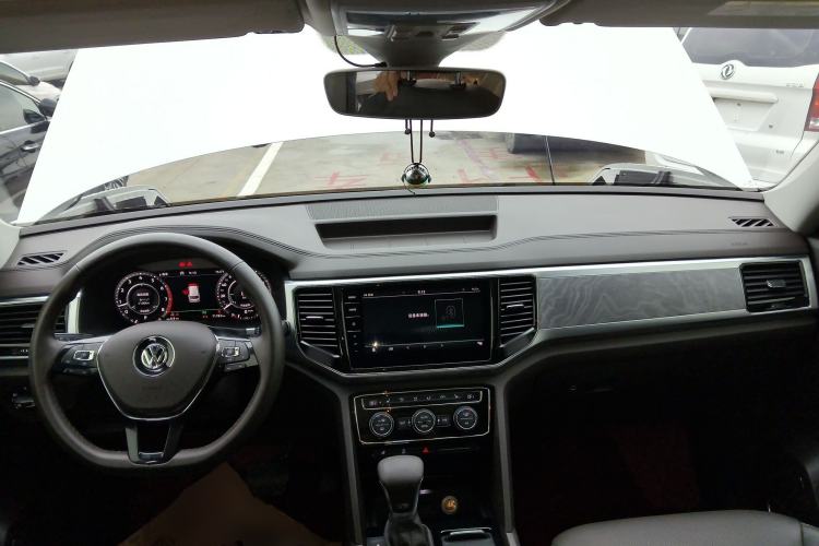 Used Volkswagen Teramont 2019 530 V6 Four-Wheel Drive Flagship Model China VI Standard Center Console