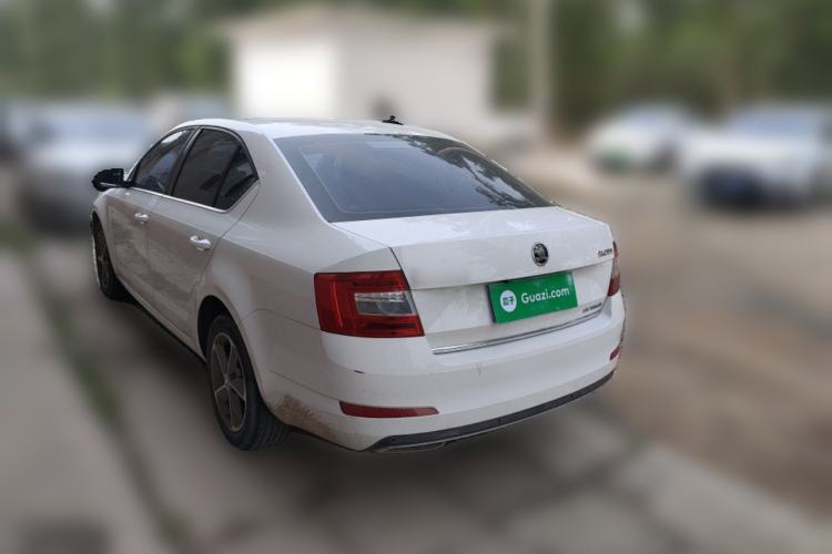 Used Skoda Octavia 2016 1.6L Manual Smart Drive Version
