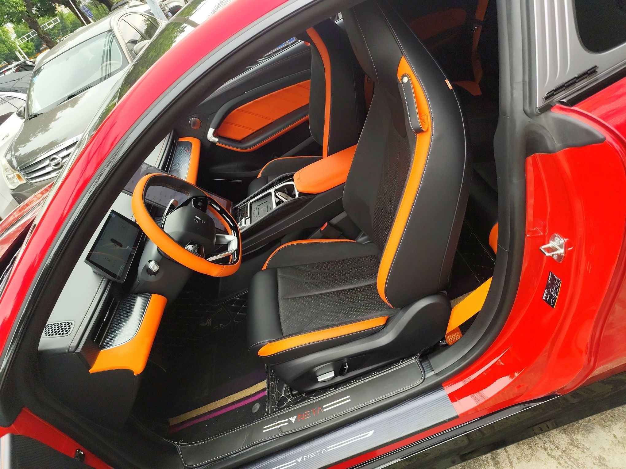 المقاعد الأمامية داخل السيارة