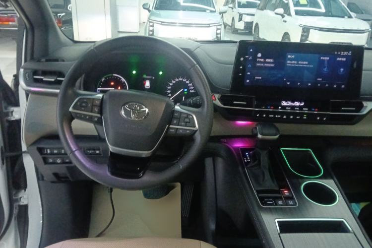 Used Toyota SIENNA 2023 2.5L Hybrid Deluxe Edition