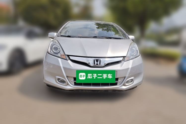 Used Honda Fit 2011 1.5L manual luxury version
