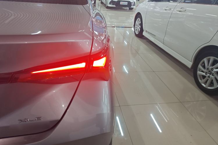 Used Toyota Avalon 2019 Dual-Engine 2.5L XLE Prestige Version China VI Standard Right Rear Taillight