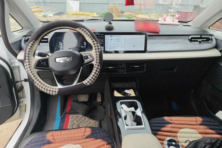 Used Geometry E Firefly 2023 401KM Linglong Tiger 5-Seater Center Console