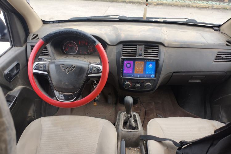 Used Wuling Rongguang S 2021 1.2L Standard Edition Air-Conditioned 7-Seater LSI Center Console