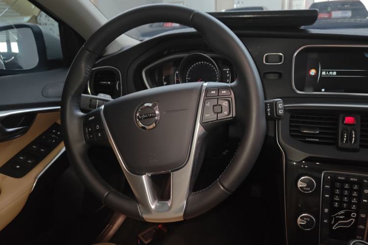 Used Volvo V40 2017 T3 Zhiyi Edition
