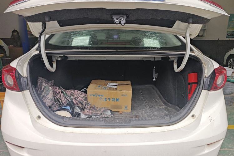 Used Mazda 3 Axela 2016 Sedan 1.5L Automatic Comfort Model
