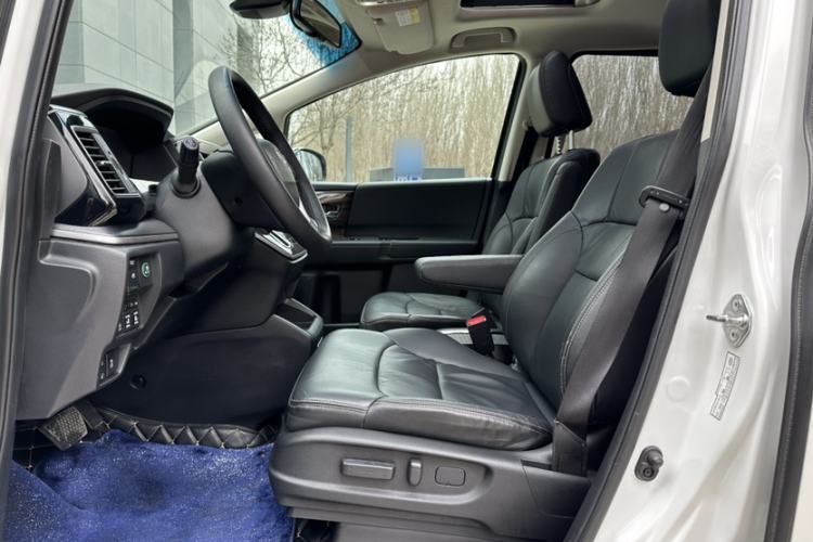 Used Honda Elysion 2016 2.4L Supreme Edition Interior 3