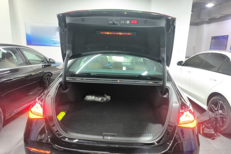 Used Mercedes-Benz E-Class New Energy 2024 E 350 e L Plug-in Hybrid Sedan Trunk