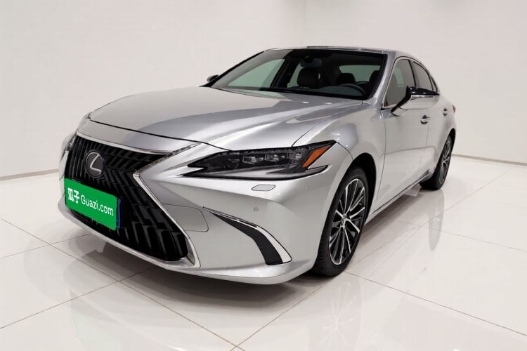 Used Lexus ES 2021 300h Deluxe Edition Front Left 45 Deg
