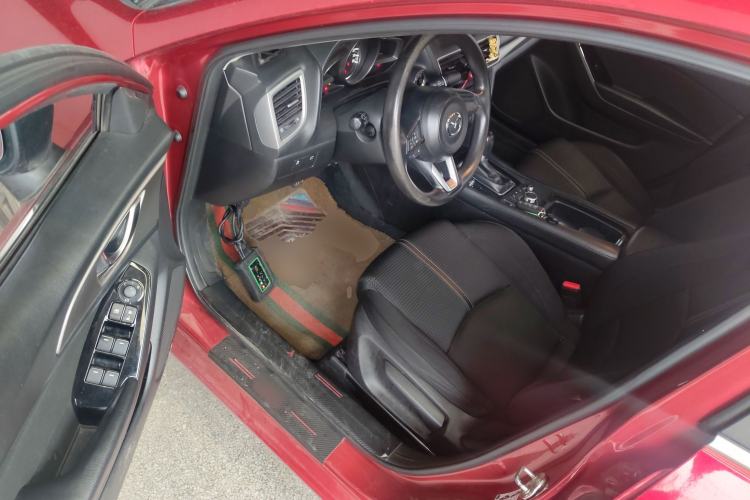 Used Mazda 3 Axela 2017 Sedan 1.5L Automatic Luxury Model Emission Standard China V Driver Seat