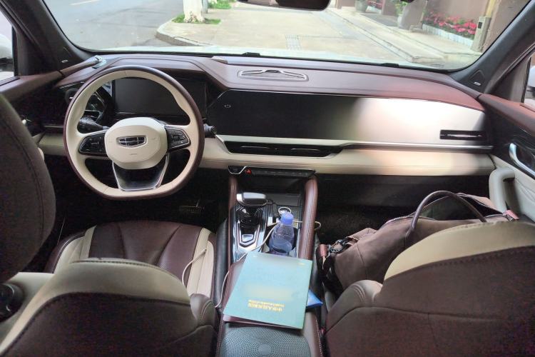 Used Geely Auto Monjaro L 2021 2.0TD High-Power Automatic All-Wheel-Drive Flagship Version Center Console