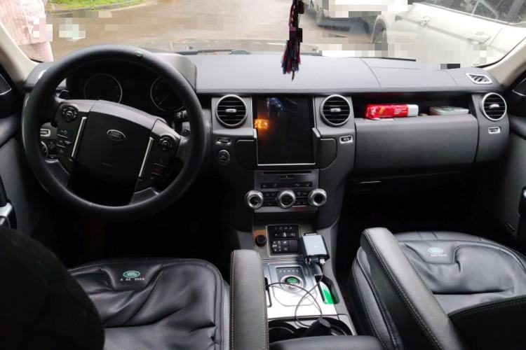 Used Land Rover Discovery 2015 3.0 SC V6 SE Center Console