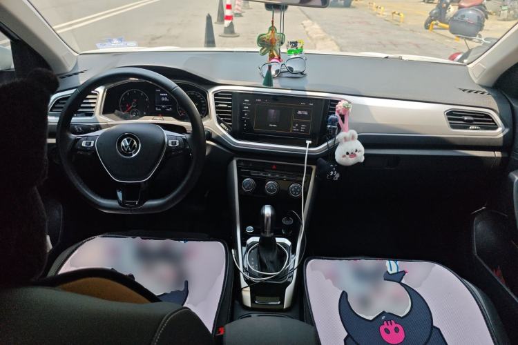 Used Volkswagen T-ROC 2022 280TSI DSG Two-Wheel Drive Elite PLUS Center Console