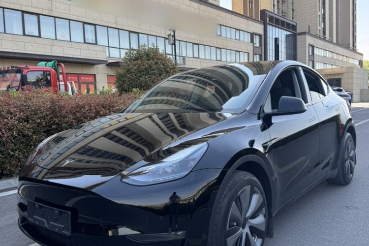 Used Tesla Model Y 2023 Long-Range All-Wheel-Drive Version