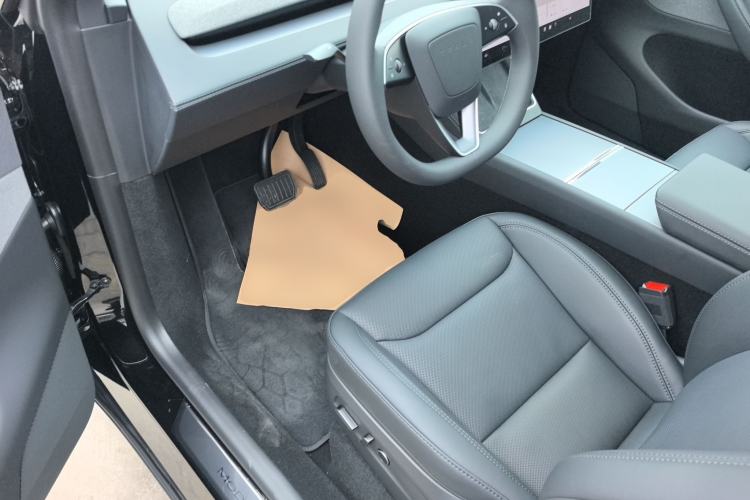 Used Tesla Model Y 2026 Rear-Drive Model
