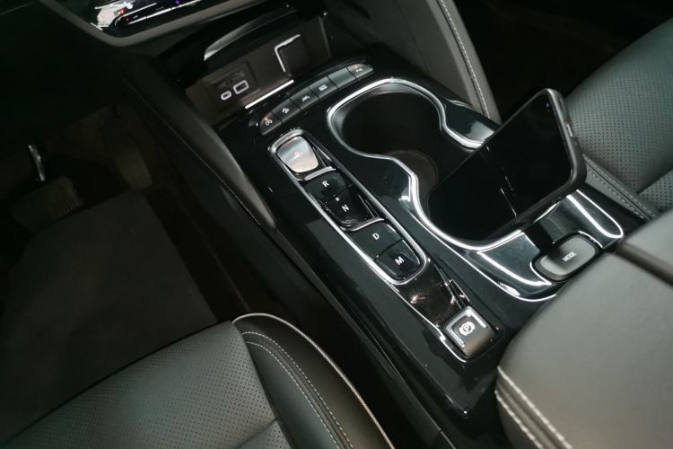 Used Buick Envision 2023 Encore Plus 652T Five-Seat All-Wheel-Drive Luxury Model
