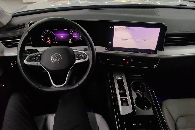 Used Volkswagen Tavendor 2023 330TSI Luxury Touring Edition