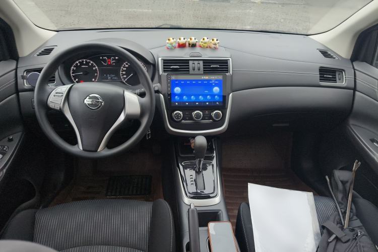 Used Nissan Tiida 2016 1.6L CVT Cool Dynamic Edition Center Console